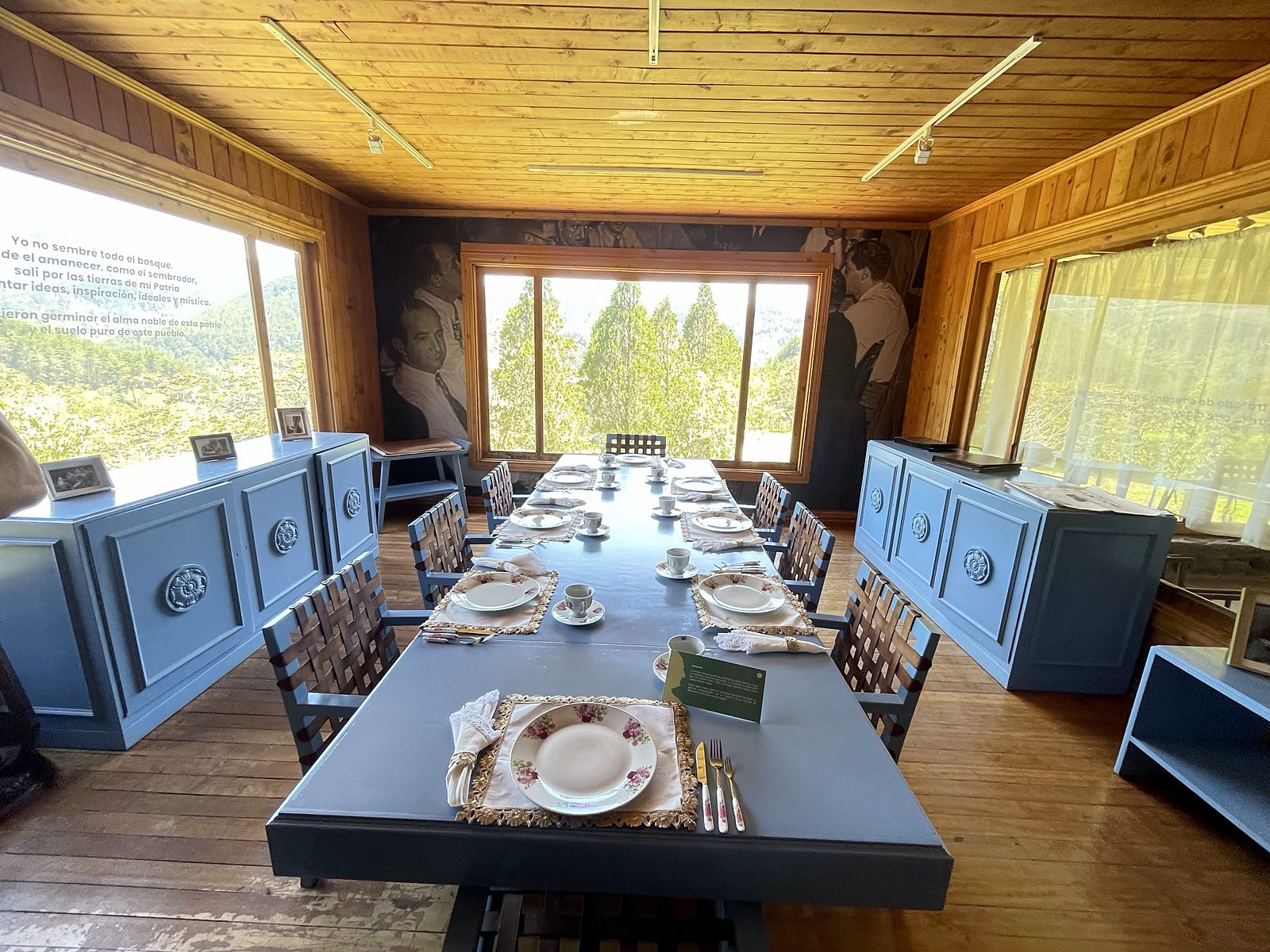 The long dining table at Finca La Lucha
