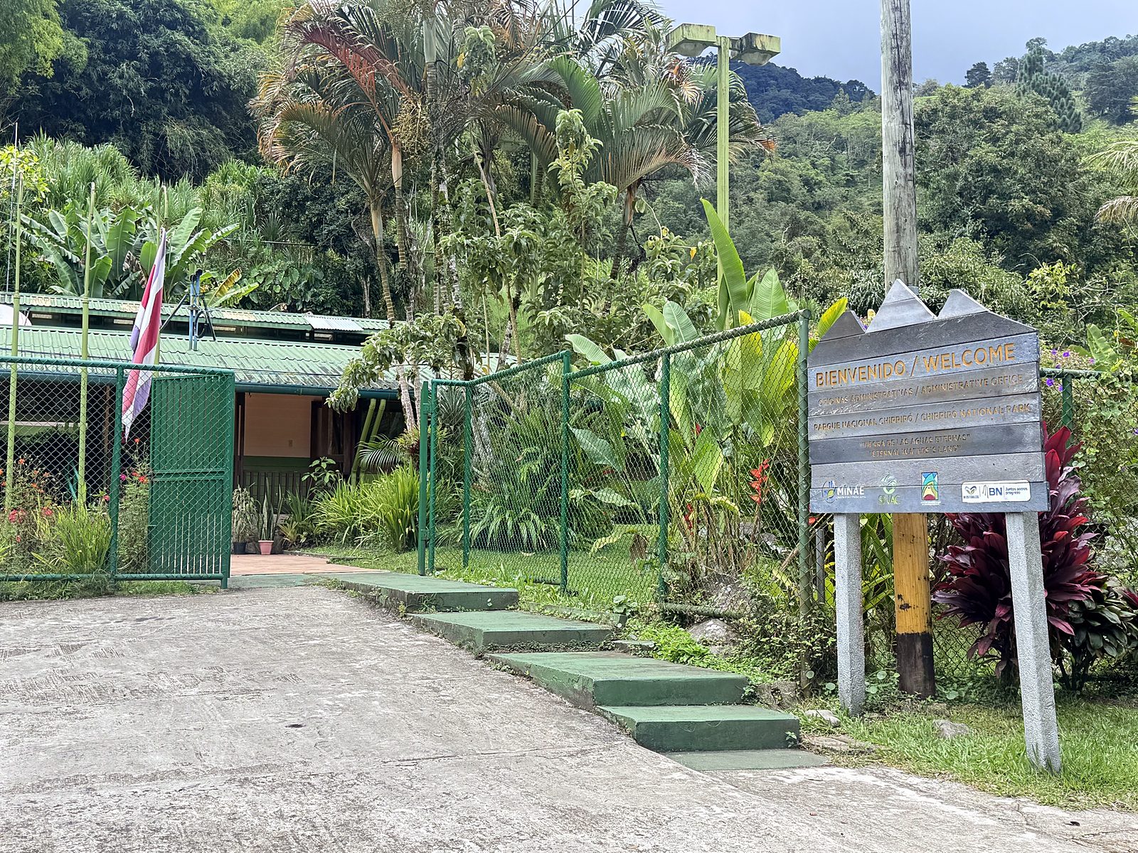 The welcome sign and ranger office at the entrance to Chirripó National Park