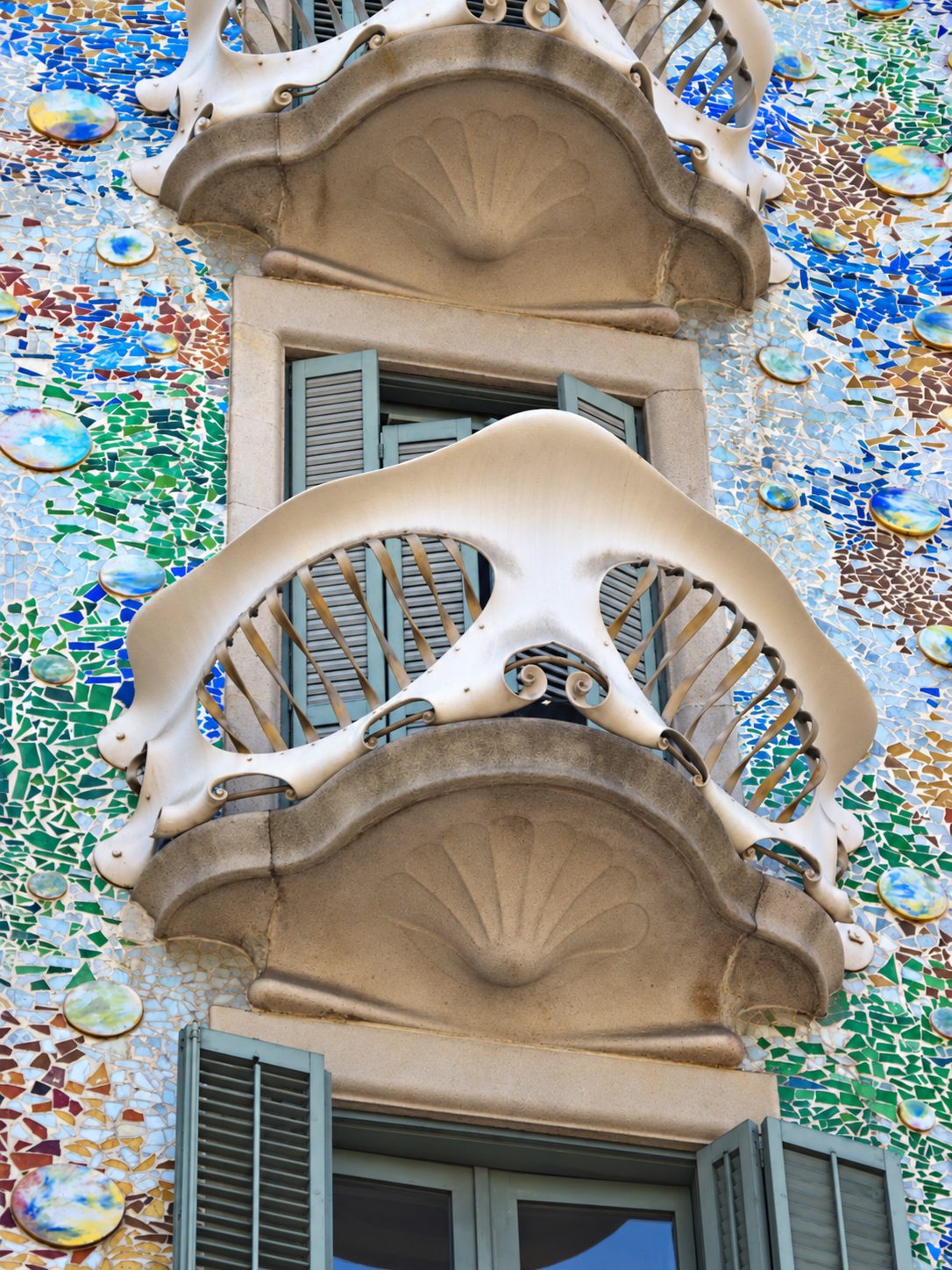A balcony on Casa Batlló with colorful tiles