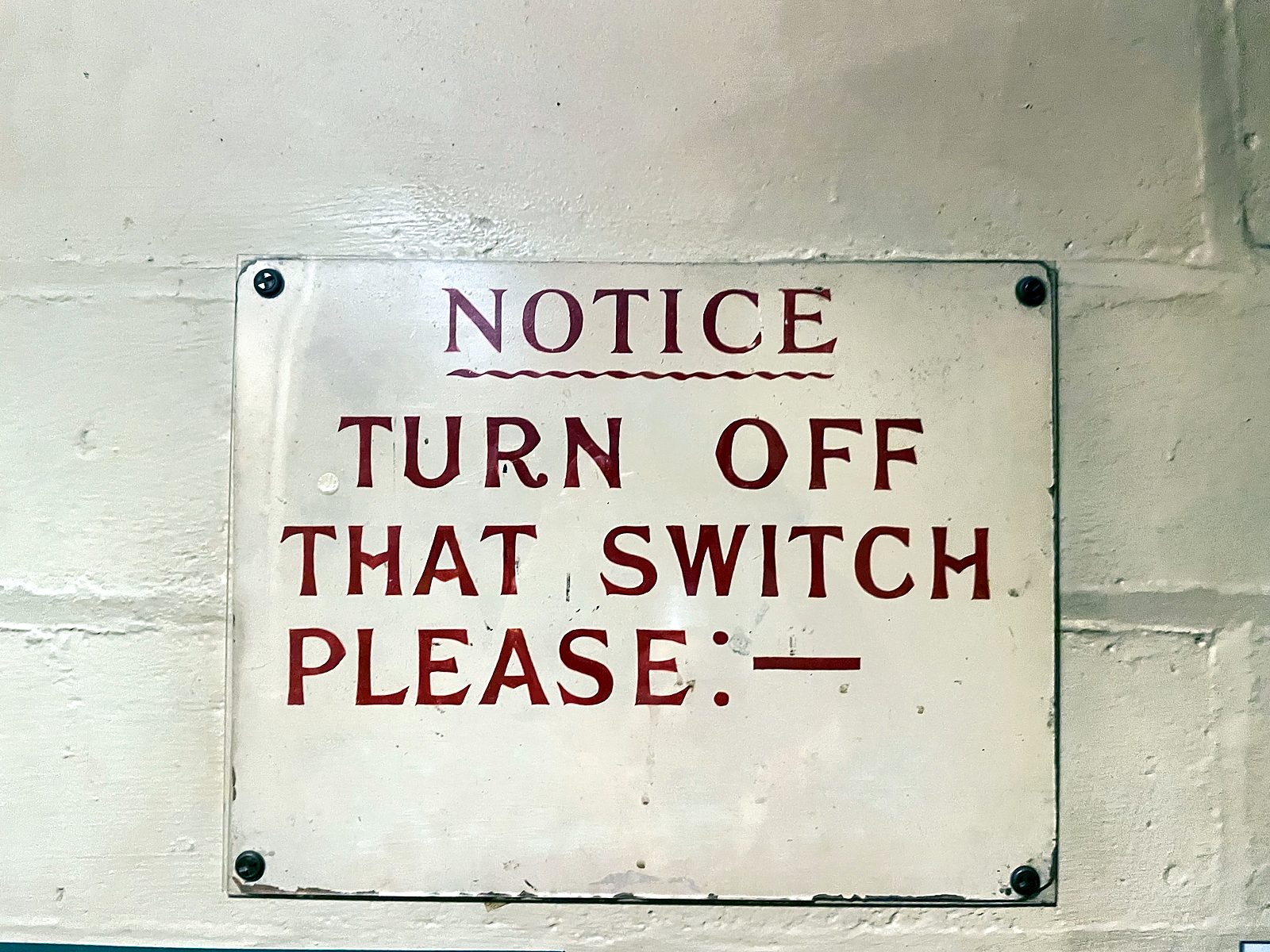 An old sign that says Turn off that switch please, at the Churchill War Rooms