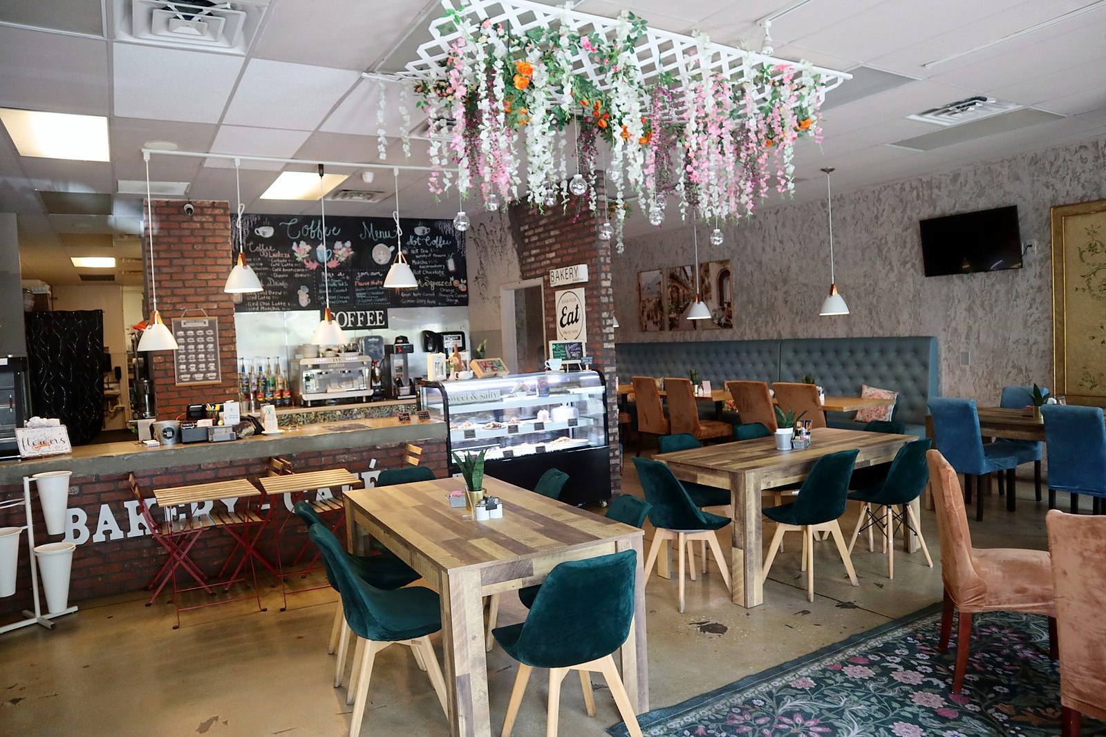 Dining room with the bakery and café counter