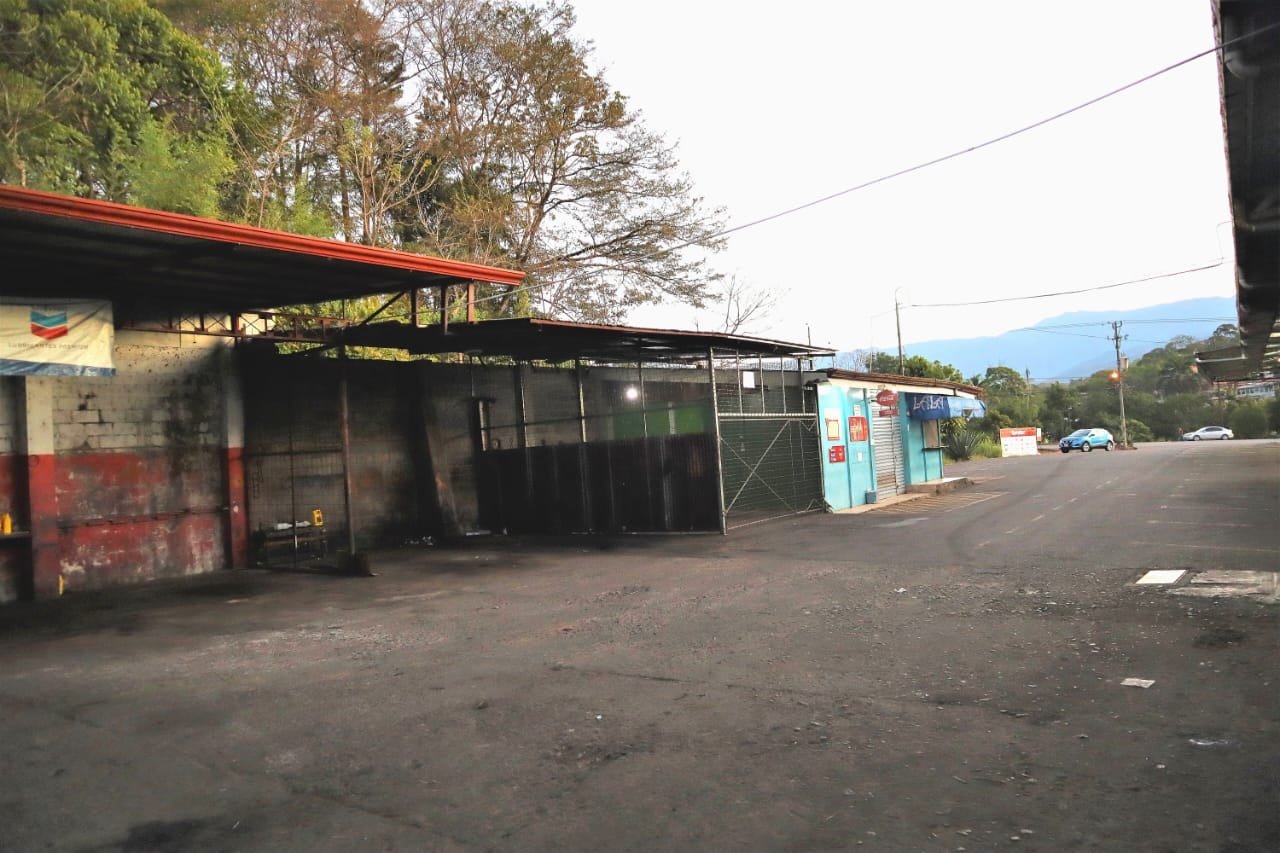 Side view of the units and the parking